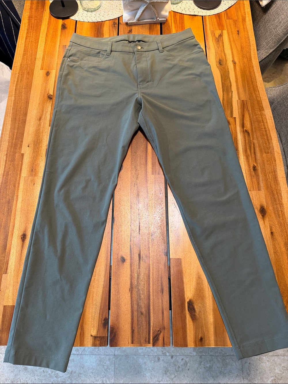 lululemon athletica Men's Chino Pants in Olive